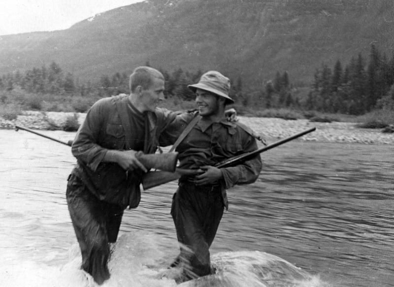 Поход в Восточные Саяны. 1963 год. Разведка вернулась довольная. По крайней мере 10 км по Кижи-Хему можно плыть спокойно.