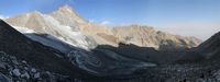 Утренний вид с боковой морены на ледник и пик Акташ.