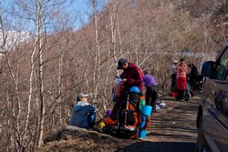 Приехали. Дальше дорога ещё укрыта снегом.