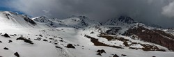 На снежном склоне выше перевала Арша (Соберце). Погода портится.