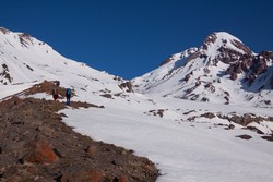 Подъём по морене Гергетского ледника.