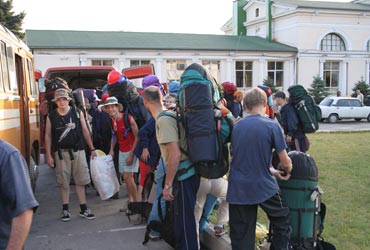 Фото 1. Посадка в автобусы на вокзале Нальчика