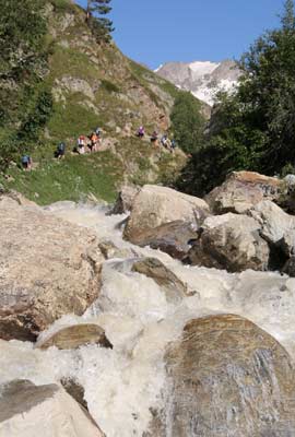 Фото 2. Прохождение прижима на реке Адылсу