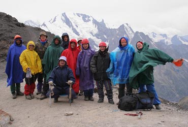 Фото 8. Группа на седловине перевала Койавганауш.
