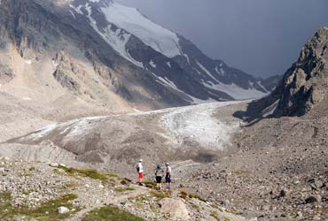 Фото 12. У начала ледника Юном.