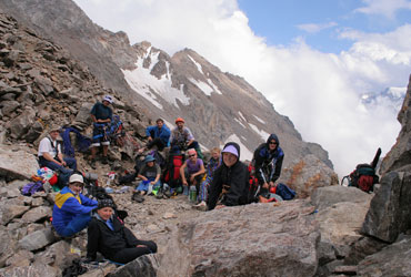 Фото 14. Обед на перевале Голубева.