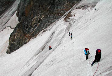 Фото 19. Спуск с перевала Грановского - второй бергшрунд.