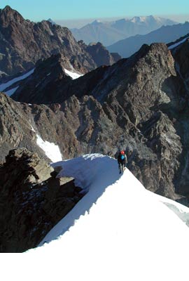 Фото 26. Снежный гребень. Подъём на вершину Гумачи..