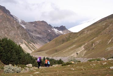 Фото 31. Вверх по долине реки Ирик к склону Эльбруса.