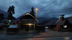 Вечерняя непогода. Радуемся, что первую ночь решили ночевать не в палатке.