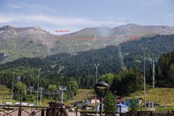 Вид из Верхнего Архыза на путь подъёма к перевалу Федосеева.