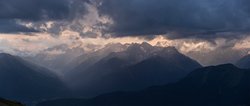 Вечерняя непогода. Вид из нашего лагеря под перевалом Федосеева на юг.