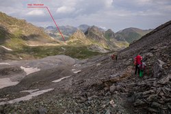 Начало спуска с перевала Агур к озеру Продольное и следующему перевалу Мылгвал.