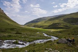 Отдых вблизи устья реки Кызылчук. Ниже видна река Кяфар и озеро Рыбное.