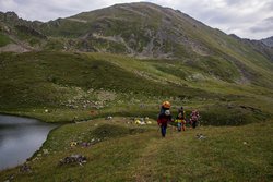 Первые с утра стартуем из большого лагеря на озере Голубое к перевалу Речепста.