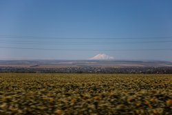 Вида на Эльбрус с дороги по пути в Архыз.