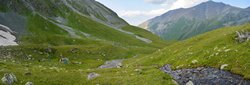 Панорама нашего лагеря от истока ручья в долине после спуска с перевала Турий (Двойной Северный).