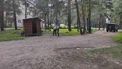 Руководитель договаривается о входе в заповедник.