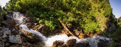 Панорама самой узкой части каньона ручья на подъёме к перевалу Чигордали Южный.