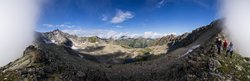 Панорамный вид на запад с перевала Ходюк Южный. На востоке стена тумана.