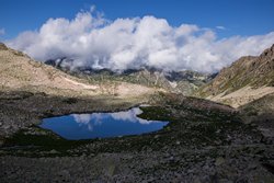 Спуск с перевала Ходюк Южный к лагерю у озера 2795 м.