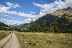 Дорога на подходе к заброшенному аулу Красный Карачай.
