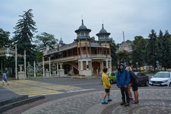 Оставшиеся гуляют по Пятигорску. Парк Цветник.