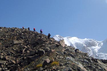 Фото 9. Подъём по морене ледника Айлама Западный
