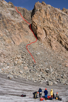 Фото 20. Вид с востока на перевал Армейских туристов. Путь подъёма.