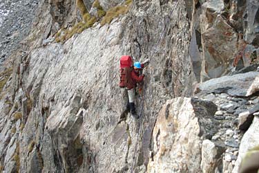 Фото 22. Третья верёвка на скалах перевала Армейских туристов