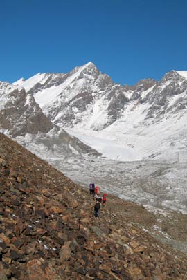Фото 49. Спуск в долину реки Бороко