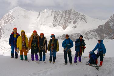 Фото 64. Группа на перевале Грозовой. Вид в сторону перевала Фестивальный