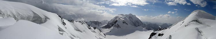 Фото 70. Панорамный вид на запад от лагеря под пиком Каракол