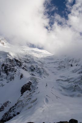 Фото 75. Вид с ледника Онтор на спуск с перевала Васильева
