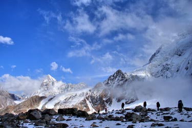 Фото 76. Спуск по леднику Онтор с видом на пик Джигит