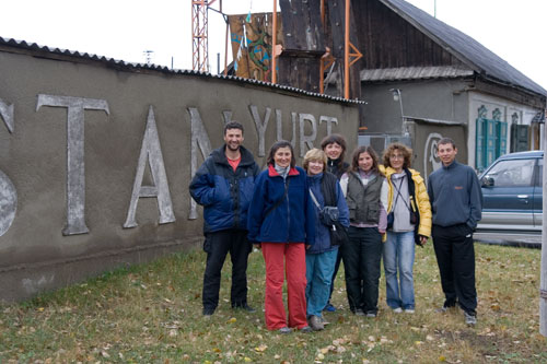 Фото 82. У входа в юрточный городок фирмы Turkestan travel.