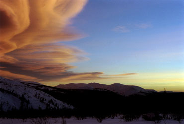 Фото 8. Вид на юг из верховьев Малой Мойвы.